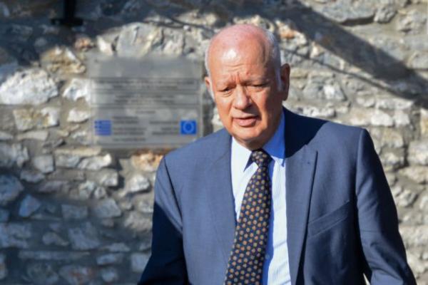 Ξένος ήρθα, ξένος φεύγω