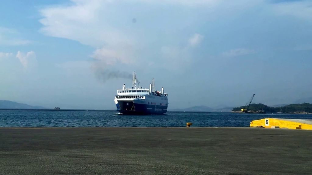 Πέντε τραυματίες από πρόσκρουση πλοίου στη Σκάλα Αγκιστρίου