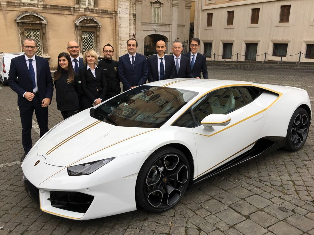 Στο... σφυρί η Lamborghini του πάπα Φραγκίσκου [Εικόνες]