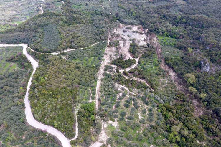 Εικόνες καταστροφής στην Πρέβεζα από τις κατολισθήσεις [Βίντεο]