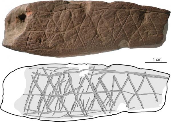 Σκαλίσματα ή τέχνη τα σχέδια σε πανάρχαιες πέτρες;