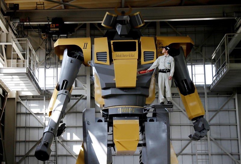 Γιγάντιο ρομπότ που ζυγίζει πάνω απο εφτά τόνους [βίντεο]