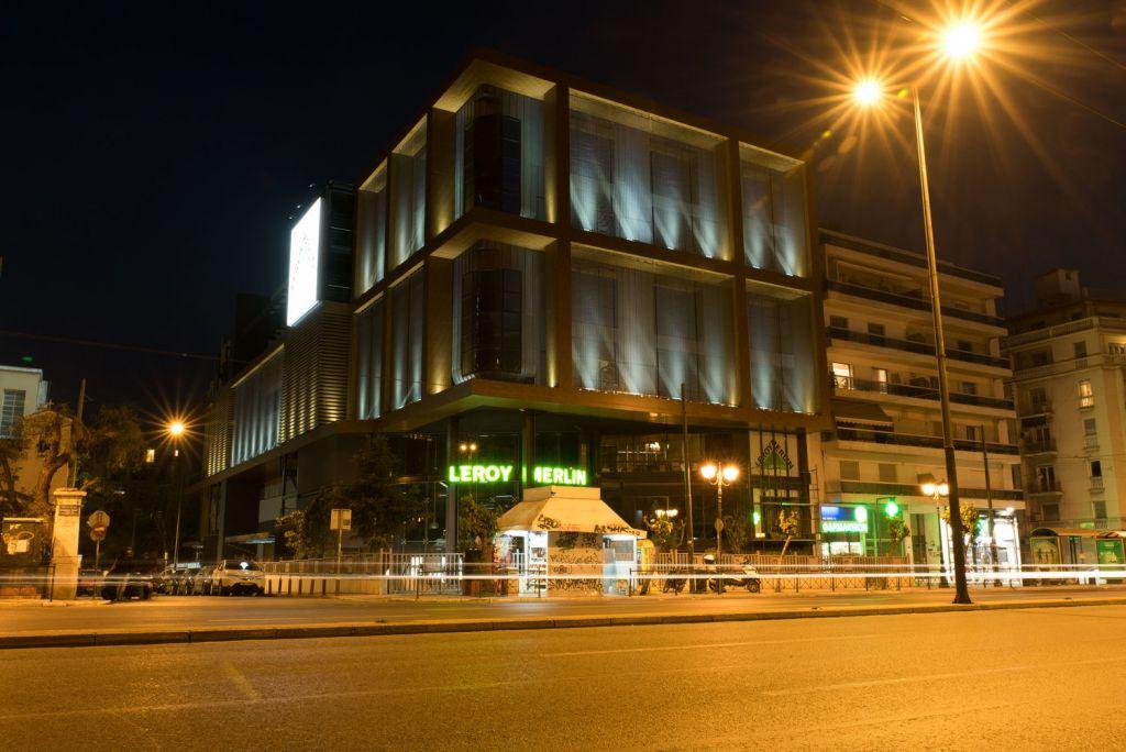 Ενα κτίριο… φάντασμα στο κέντρο γίνεται πολυκατάστημα με γαλλική σφραγίδα