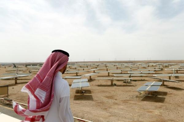 Η Σαουδική Αραβία κατασκευάζει τον μεγαλύτερο ηλιακό σταθμό παραγωγής ενέργειας