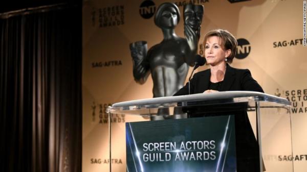 Τέλος οι επαγγελματικές συναντήσεις και οι οντισιόν σε ξενοδοχεία και σπίτια