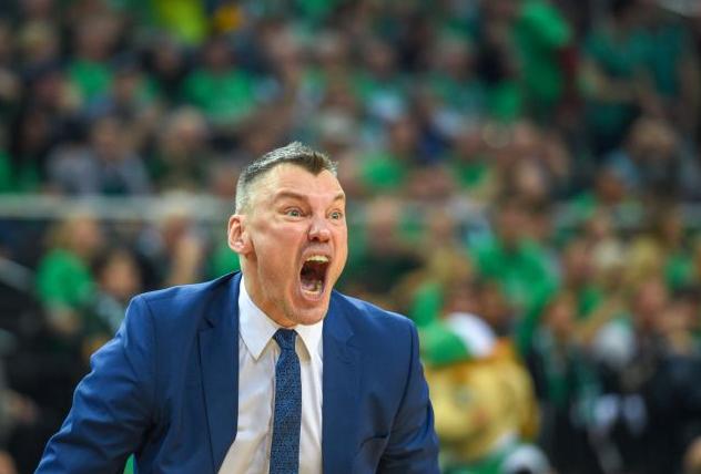 Γιασικεβίτσιους: «Βγάζω το καπέλο στους παίκτες μου»