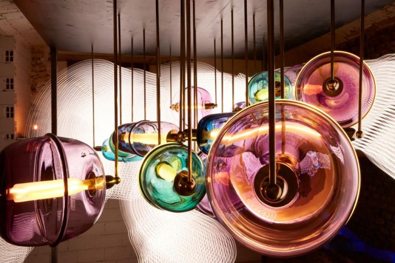 Εντυπωσιακά φωτιστικά από την εβδομάδα design στο Μιλάνο