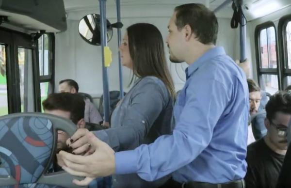 Οκτώ στις δέκα γυναίκες θύματα σεξουαλικής παρενόχλησης σε δημόσιο χώρο στη Γαλλία