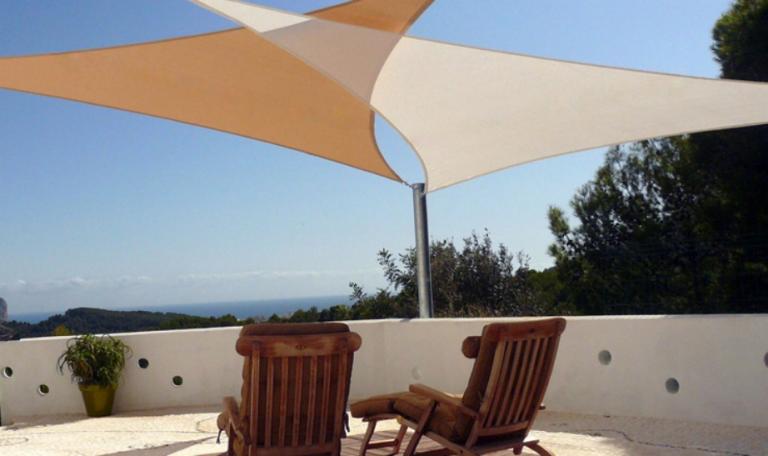 Πώς θα δημιουργήσετε σκιά στη βεράντα σας