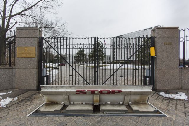 Υπόθεση Σκριπάλ: Ρώσοι και αμερικανοί διπλωμάτες φτιάχνουν τις βαλίτσες τους