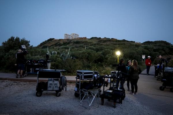 Στο Ναό του Ποσειδώνα γυρίζονται σκηνές της σειράς «Η μικρή τυμπανίστρια» του BBC