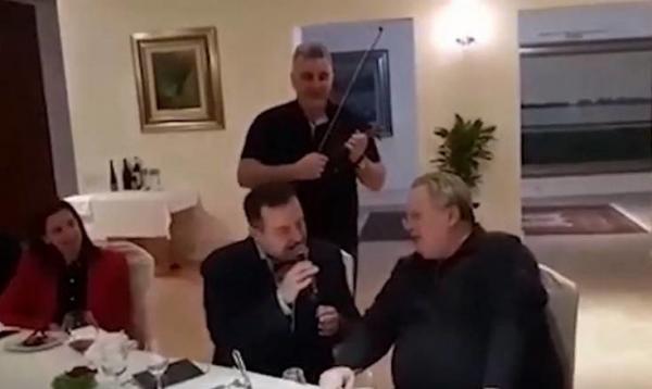 Τραγούδια και «Μακεδονικό»