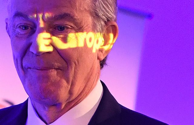 Ο Μπλερ προειδοποιεί την Μέι να μην διακινδυνεύσει την ειρήνη στη Β. Ιρλανδία