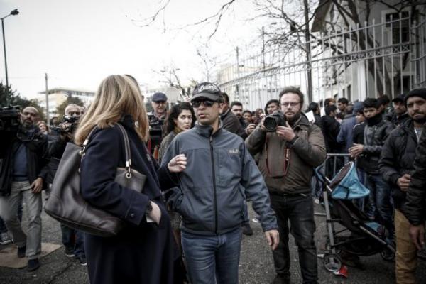 Ελεύθερος ένας από τους οκτώ τούρκους στρατιωτικούς