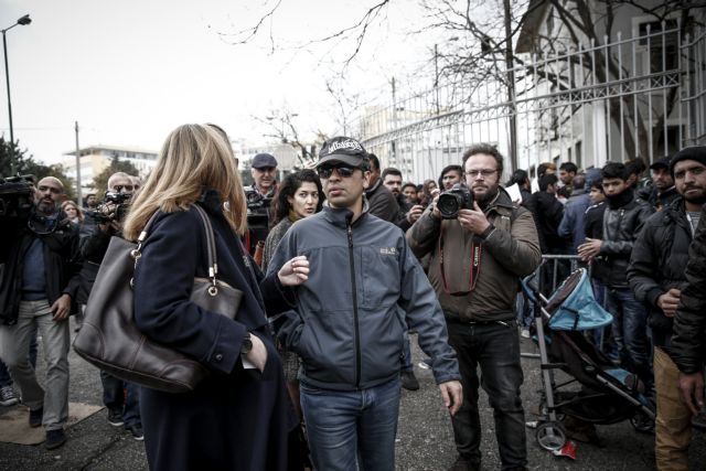 Ελεύθερος ένας από τους οκτώ τούρκους στρατιωτικούς