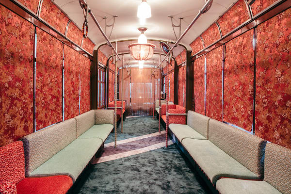 Το τραμ Corallo μεταμορφώνεται σε ρομαντικό σαλόνι στο Μιλάνο