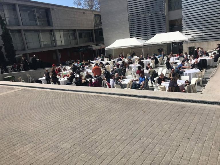 Μεγάλη προσέλευση στο πασχαλινό τραπέζι του δήμου Θεσσαλονίκης