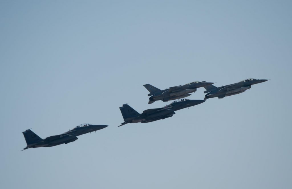 Tουρκικές προκλήσεις με υπερπτήσεις F-16 πάνω από τις Οινούσσες