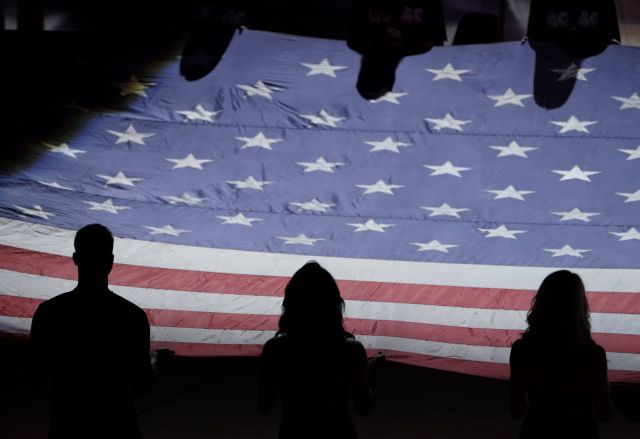 ΗΠΑ: Οι Δημοκρατικοί μηνύουν Ρωσία, προεκλογική εκστρατεία Τραμπ και WikiLeaks