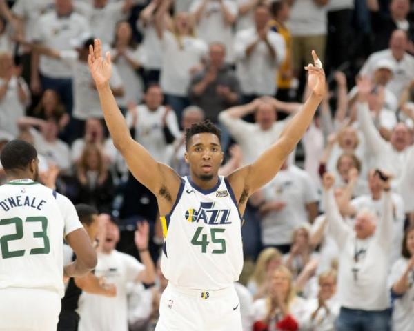 Ένα «βήμα» μακριά από την πρόκριση Τζαζ και Ρόκετς