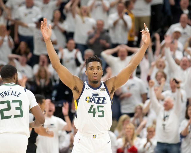 Ένα «βήμα» μακριά από την πρόκριση Τζαζ και Ρόκετς