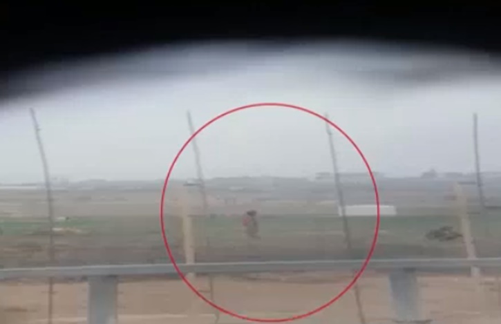 Σοκ!Πυροβολεί στο κεφάλι ανυποψίαστο Παλαιστίνιο (βίντεο)