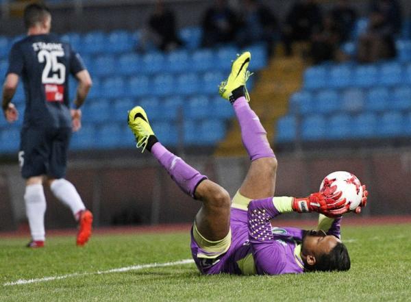 Ο Χουάντερσον σταμάτησε από Κόντε μέχρι Μπεργκ