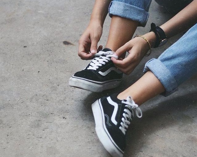 Πώς να φορέσεις τα sneakers σου από το πρωί ως το βράδυ