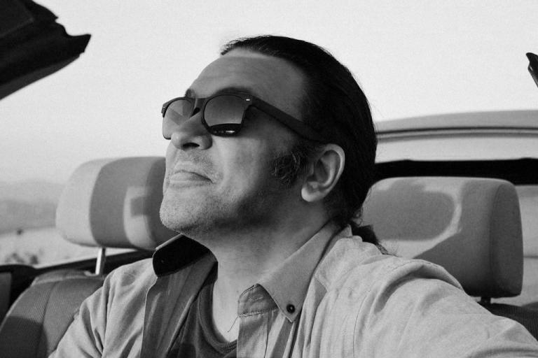 Ο Κώστας Λειβαδάς καλεί τους φίλους του στη Σφίγγα