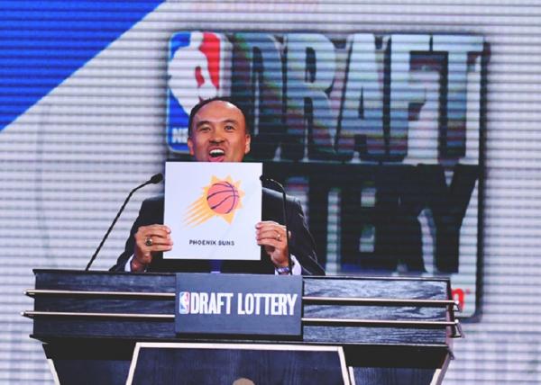 Στους Σανς το Νο 1 του ντραφτ του ΝΒΑ