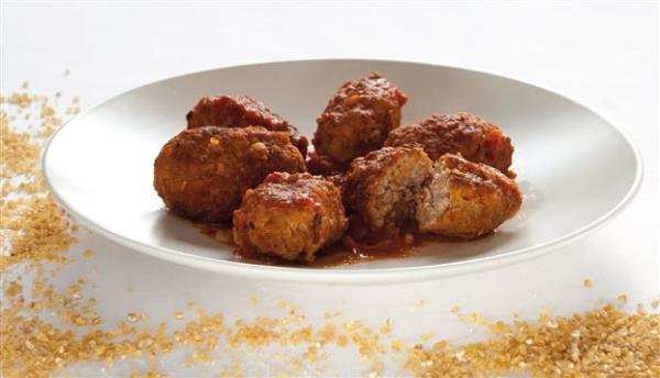 Σουτζουκάκια με πλιγούρι και ψωμί ολικής αλέσεως