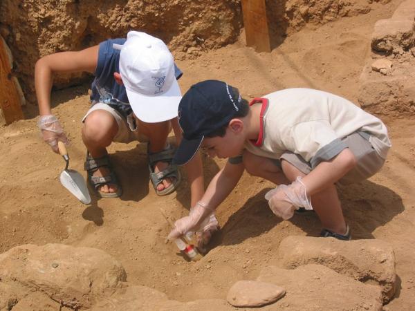 Οι θεοί του Ολύμπου περιμένουν τους μικρούς κατασκηνωτές στον Ελληνικό Κόσμο