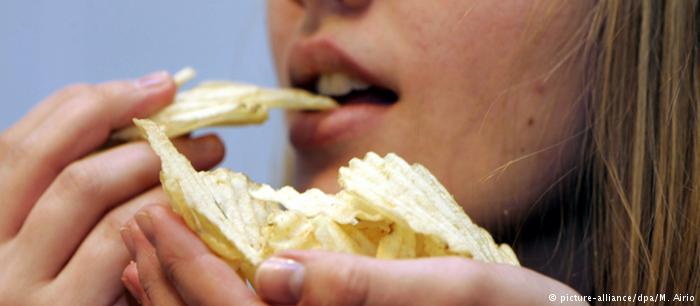 Τι κάνει τα πατατάκια τόσο εθιστικά;