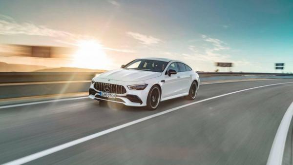 Η τετράθυρη Mercedes-AMG GT στο «βάθρο» του Nurburgring