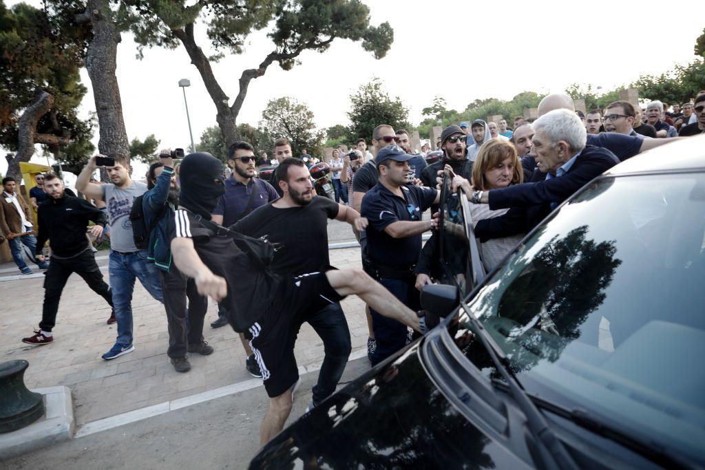 Καταδικάζω τη βία