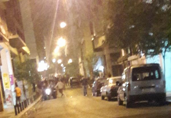 Επεισόδια στο κέντρο της Αθήνας μεταξύ οπαδών Ολυμπιακού και ΠΑΟΚ