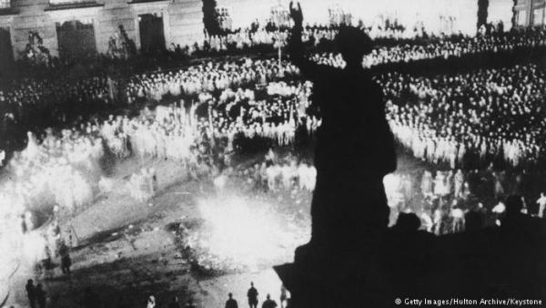 Όταν στη Γερμανία τα βιβλία καίγονταν