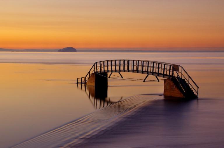 Μια γέφυρα στο πουθενά