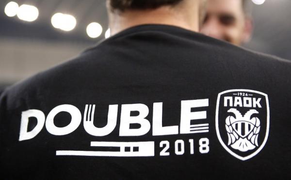 ΠΑΟΚ: Με φανέλες που έγραφαν double πανηγύρισαν οι Κυπελλούχοι [Εικόνες & Βίντεο]