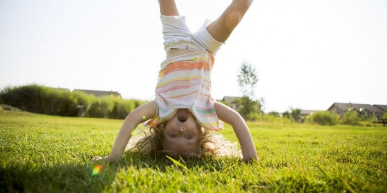 Πέντε λόγοι που πρέπει να αφήσετε το παιδί σας να παίξει έξω