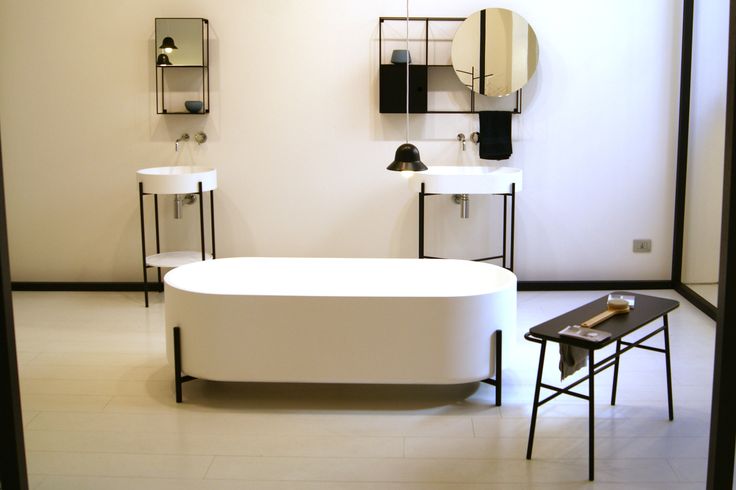 Τα πιο μινιμαλιστικά κι εντυπωσιακά μπάνια που πρωταγωνίστησαν στο Μιλάνο