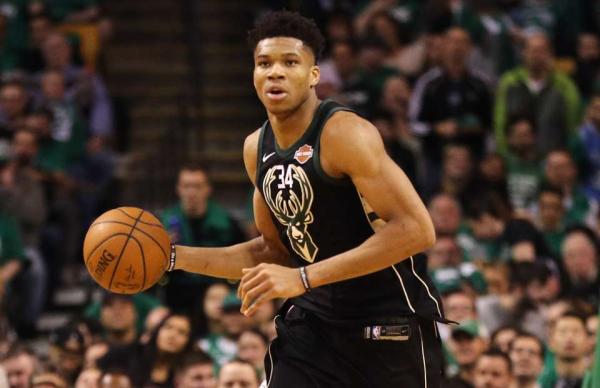 Στους 100 κορυφαίους NBAer όλων των εποχών ο Αντετοκούνμπο