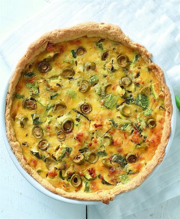 Τάρτα με κολοκυθάκια, γραβιέρα Κρήτης και βασιλικό