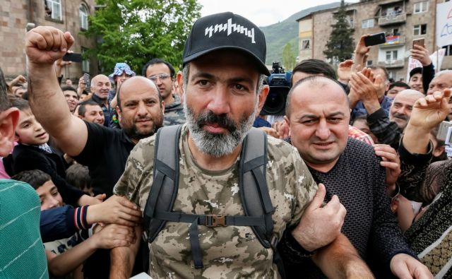 Αρμενία: Με «πολιτικό τσουνάμι» απειλεί ο Πασινιάν