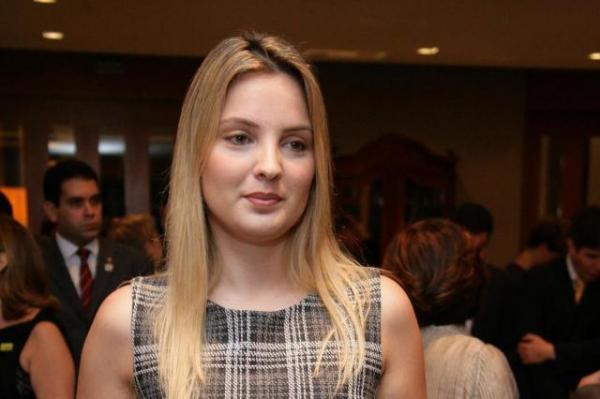 Η Πρώτη Κυρία της Βραζιλίας έπεσε με τα ρούχα σε λίμνη για να σώσει τον σκύλο της