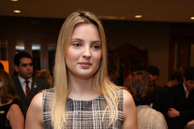 Η Πρώτη Κυρία της Βραζιλίας έπεσε με τα ρούχα σε λίμνη για να σώσει τον σκύλο της