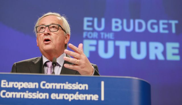 Σύνδεση κονδυλίων με σεβασμό του κράτους δικαίου προτείνει η Κομισιόν