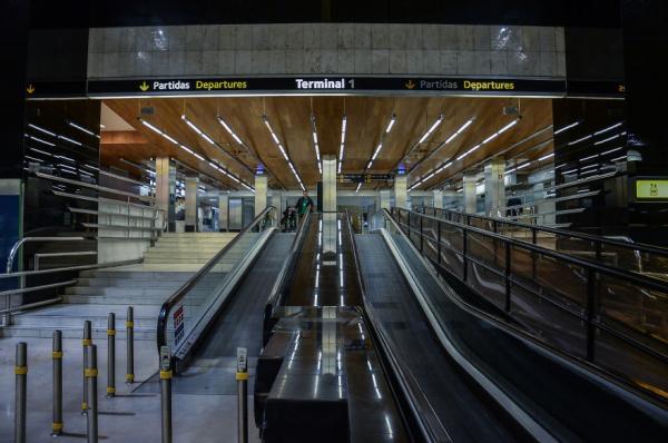 Νύχτα στο αεροδρόμιο