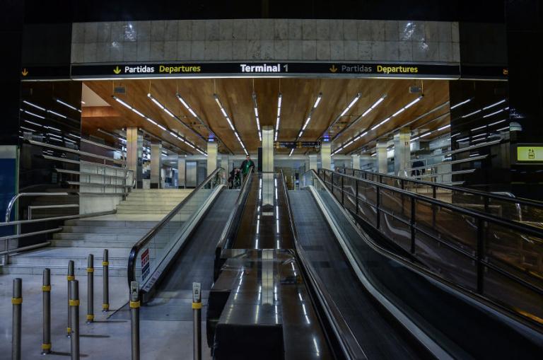 Νύχτα στο αεροδρόμιο