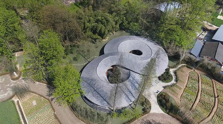 Το σύμβολο του απείρου σε κτίριο στην Κίνα